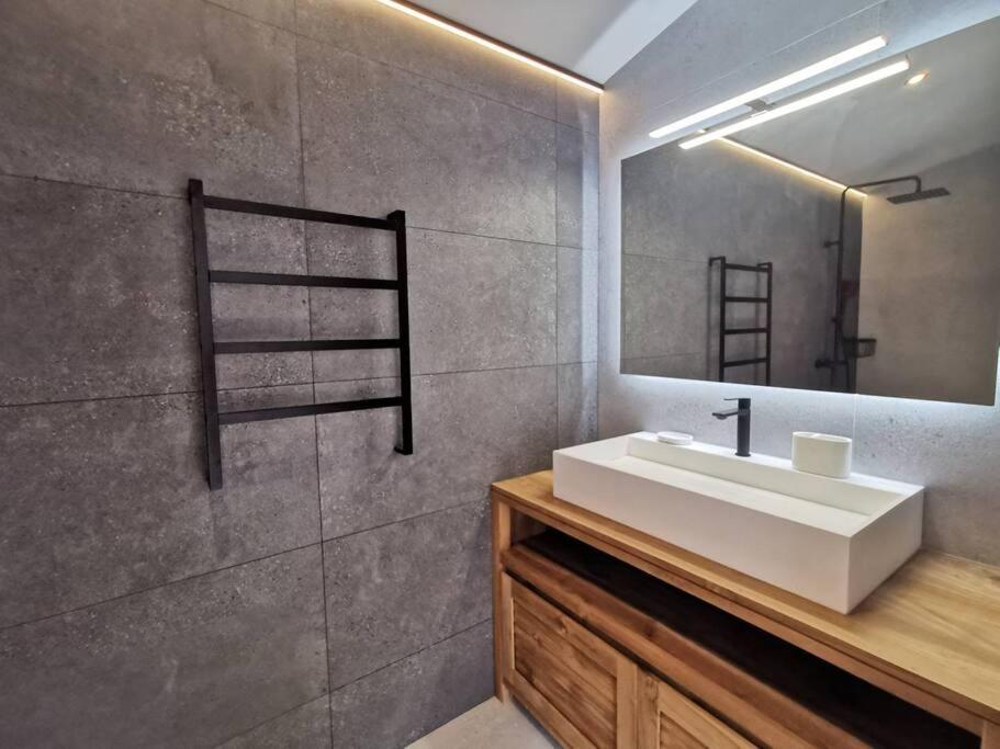 Summer Cosy - Villa Classee 4 Etoiles - 2 Suites Avec Piscine Chauffee Et Jacuzzi Integre Idealement Situee Chemin Summer Сен-Жиль-ле-Бен Екстер'єр фото